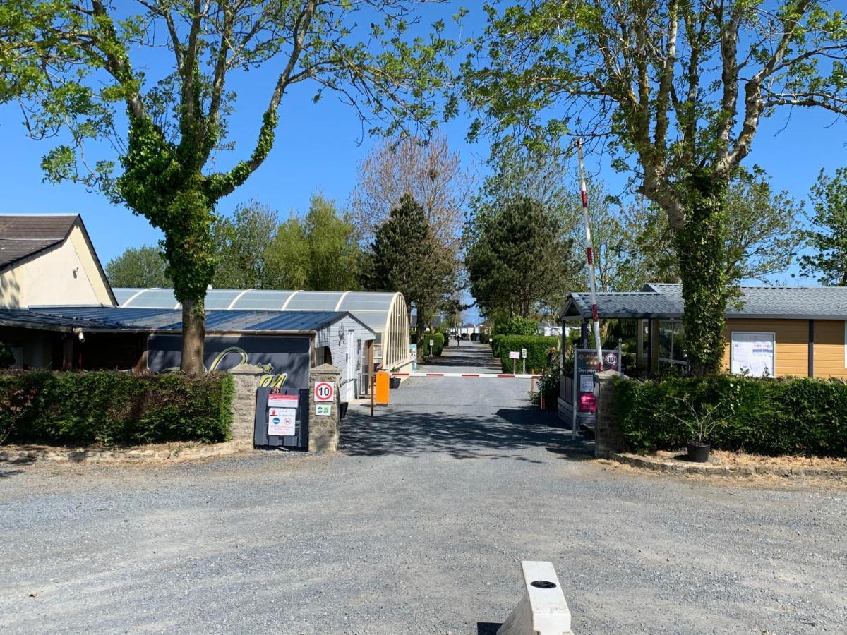 Camping Le Robinson Hotel Colleville-sur-Mer Exterior photo