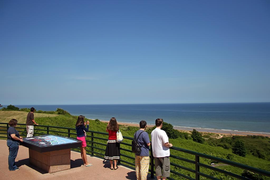 Camping Le Robinson Hotel Colleville-sur-Mer Exterior photo